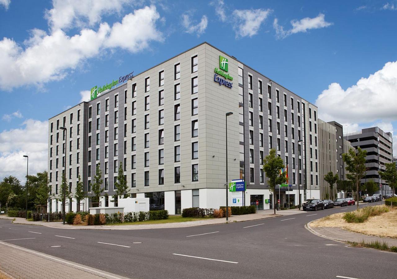 Holiday Inn Express - Dusseldorf Airport Exterior photo